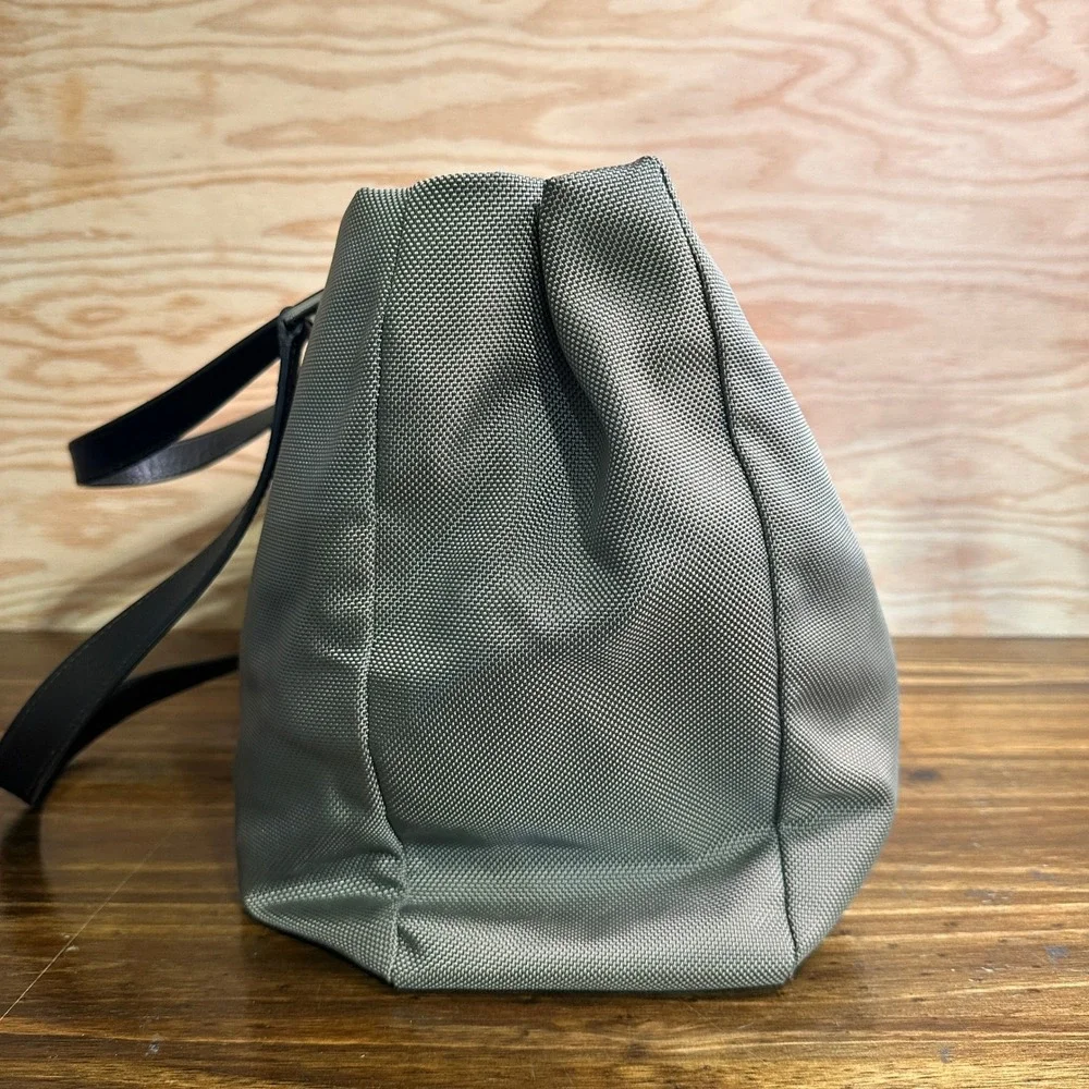 Tumi Shoulder Bag Voyageur Q-Tote Gray Ballistic Nylon Leather Trim Bag 73214BRD